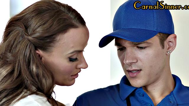 Cheating bigbooty MILF assfucked by mailman in affair