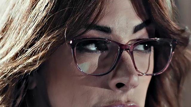 Stunning Trans barebacked by couple