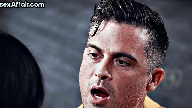 Raven enjoys mature bisexual threeway