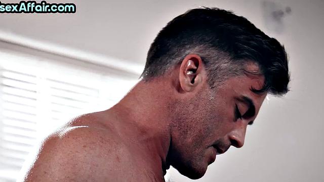 Raven enjoys mature bisexual threeway