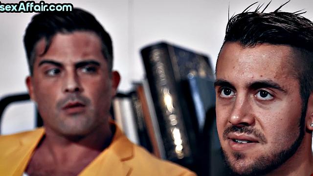 Raven enjoys mature bisexual threeway