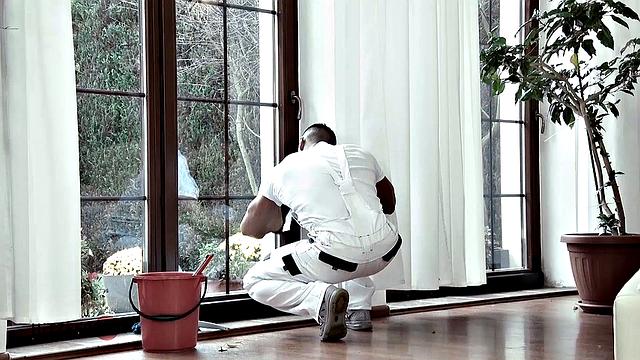 сочная блондинка скачет на члене во время отпуска