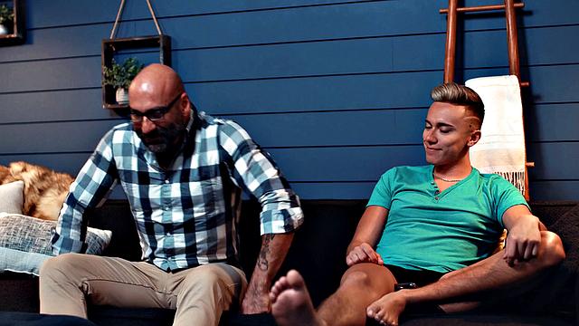 HETEROFLEXIBLE - Aroused Twink Carter DelRey Can Barely Take Stepdaddy Drew Sebastian's HUGE Dick