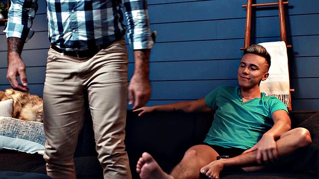 HETEROFLEXIBLE - Aroused Twink Carter DelRey Can Barely Take Stepdaddy Drew Sebastian's HUGE Dick
