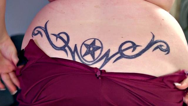 38GG Busty Secretary