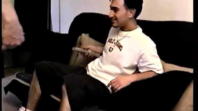 Стрейт Полли решил попробовать парней и выдал мощный шот на камеру - гей-версия для любителей иронии.