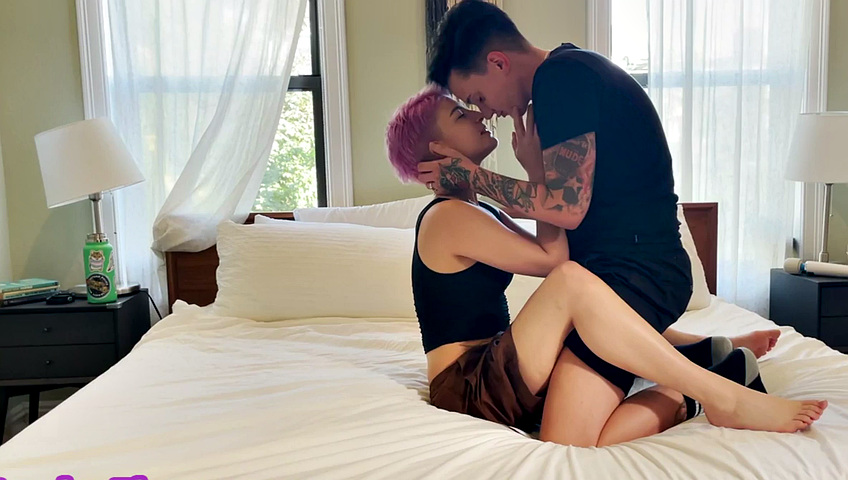 Pussyeating tattooed amateur queer eats GFs pussy at home