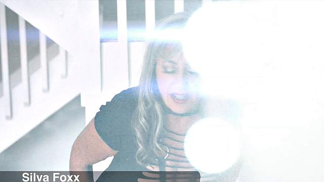 Silvia Foxx dominates herself