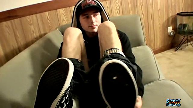 Straight 18 Year Old Skater Jerks Off - Slip