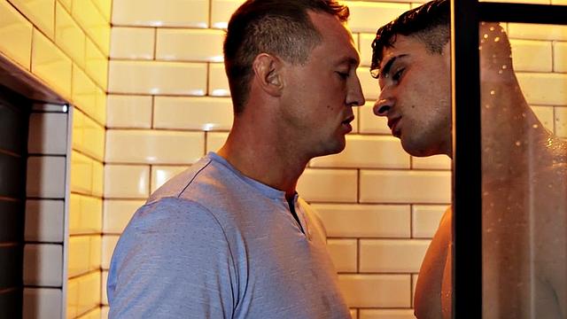 Str8 athletic stud fucks in shower for 1st time