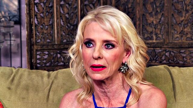 пышная бабушка сдает анал целой толпе черных