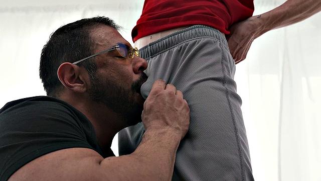 Geeky Buffy bottomed by twunk