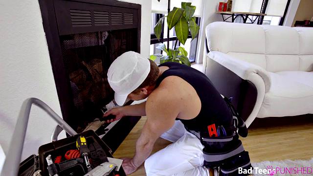 ави лов подставляет попку за кэш и радует горлом