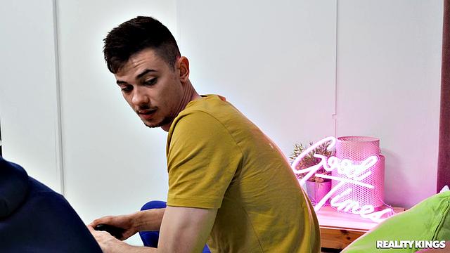 Дай мне поиграю