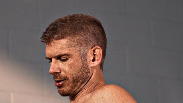 Muscled jock passionately assfuck handsome gym partner