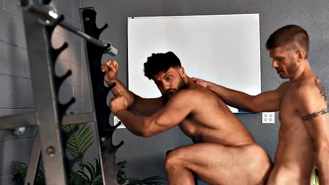 качок устроил другу глубокую тренировку не для бедных