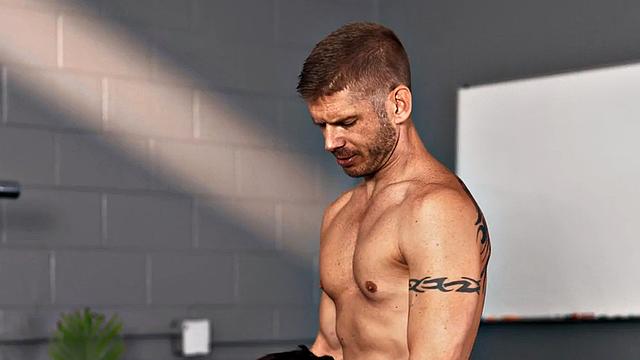 Muscled jock passionately assfuck handsome gym partner