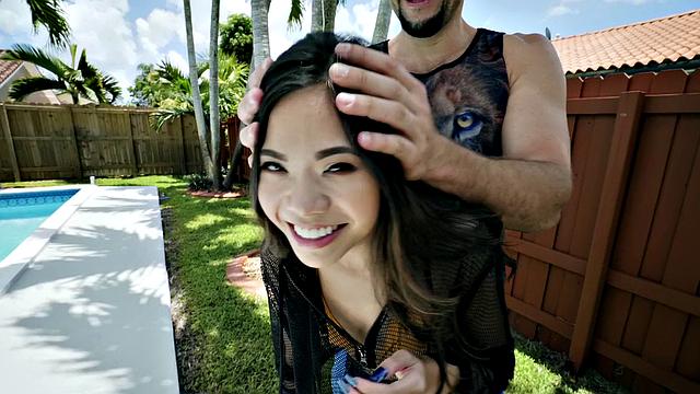 vina sky скачет на члене jmac у бассейна и получает жёсткий трах