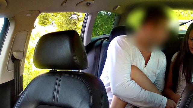 Amateur teen forgets wallet at mall & cabbie bangs her hard in car