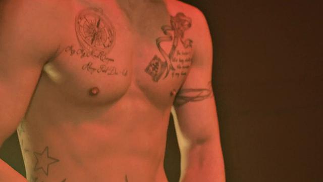 Cocksucked inked stud gets drilled until taking cumshot