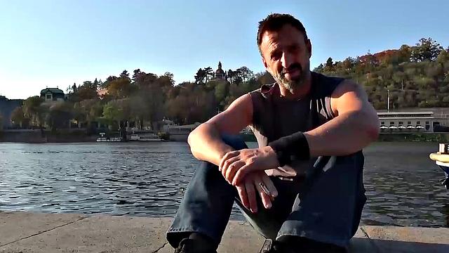 пышная дженнифер мендез сводит паскаля с ума своими сиськами