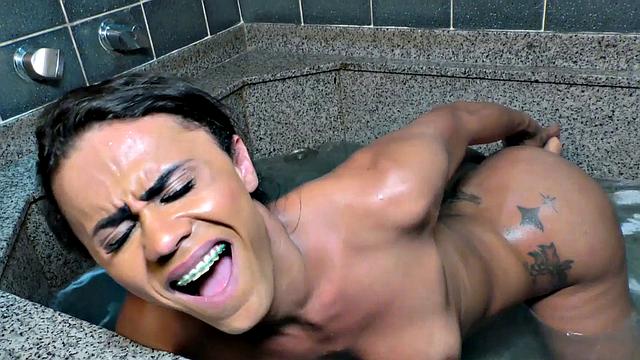 Shemale Lohara Lomark Pleasures Herself