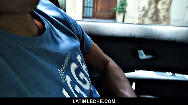 массивный хахаль вбивает по самые яйца и поливает сливками