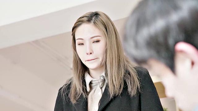 Bad Wife Knows How to heat On her Husband