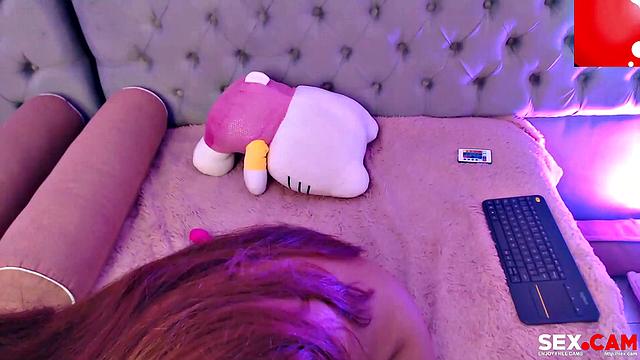 Nerdy latina babe masturbates on cam