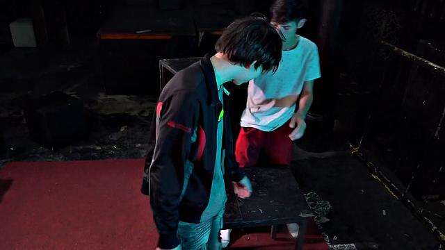 дэрил и нико жёстко трахаются без резинки и играют с игрушками