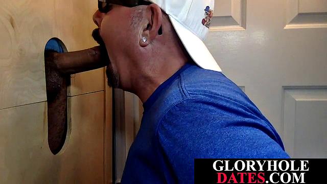 Gloryhole mature DILF sucking off black dong