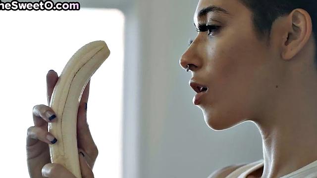 Cute babe gently pussyfucked by her BF