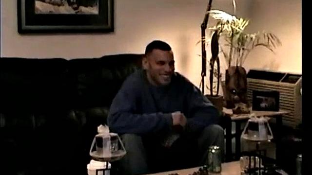 накачанный натурал дрочит свой огромный член только для парней