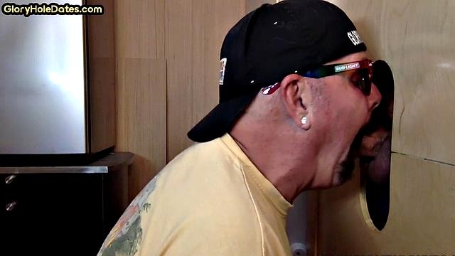 Amateur DILF loves pleasing lucky dude at gloryhole