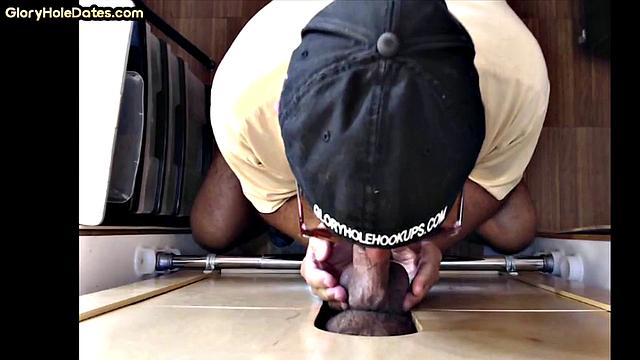 Amateur DILF loves pleasing lucky dude at gloryhole