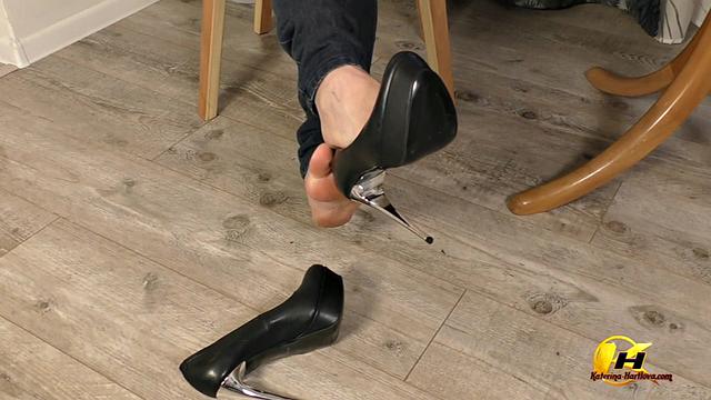 Katerina Hartlova Play