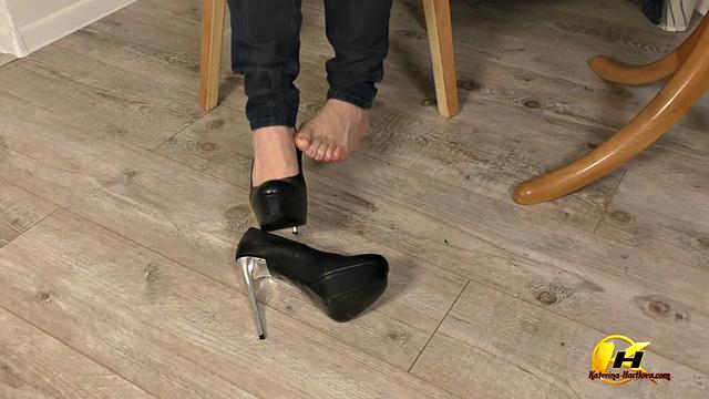 Katerina Hartlova Play