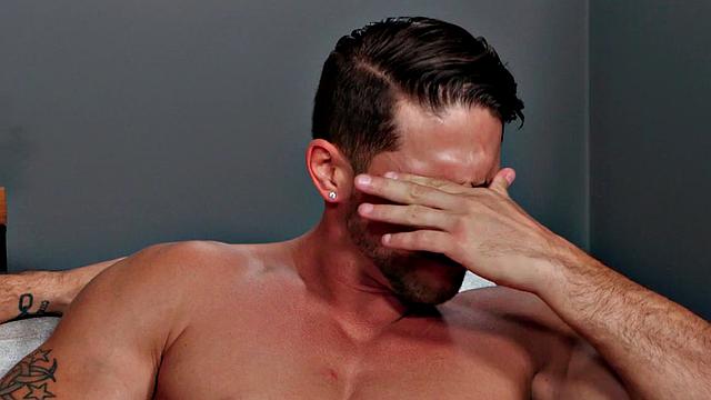 Athletic jock barebacked by tattooed stud till cumshot