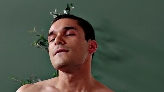 Athletic jock barebacked by tattooed stud till cumshot