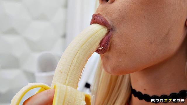 Slutty Podcaster Puffs Cheeks