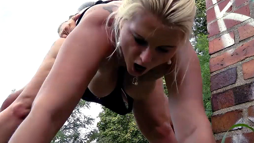 Public busty mature fucked outdoors on 1st sex date