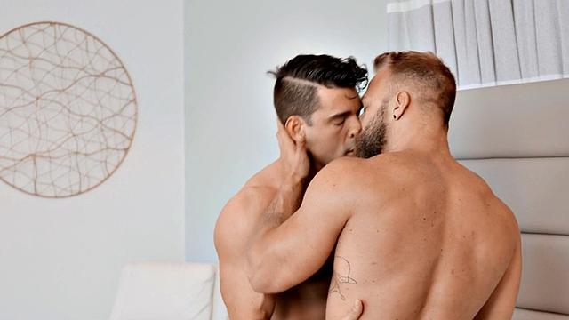 Cocksucking jock rides muscled BF's cock till cumshot