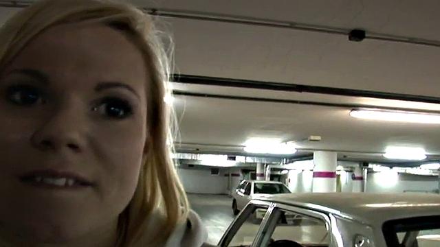 блонда отдалась по жести у машины, паркуется телом прямо в pov