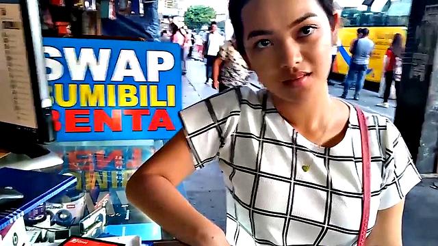 Селин с аппетитной жопкой испытывает кайф на Trike Patrol