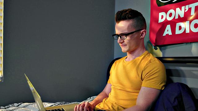 Injured Hottie Soothed By Twink - NextDoorTwink