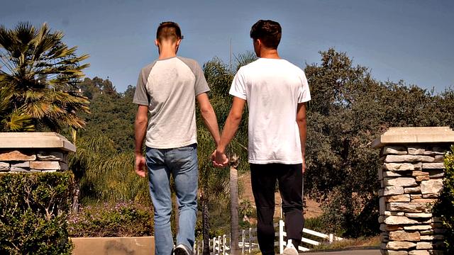 Injured Hottie Soothed By Twink - NextDoorTwink