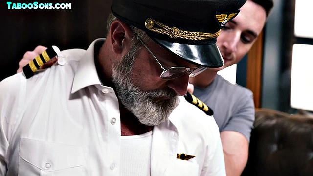 Old zaddy rimming and stretching twink