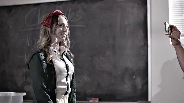 Stepdaughter addicted for stepfather's hard dick