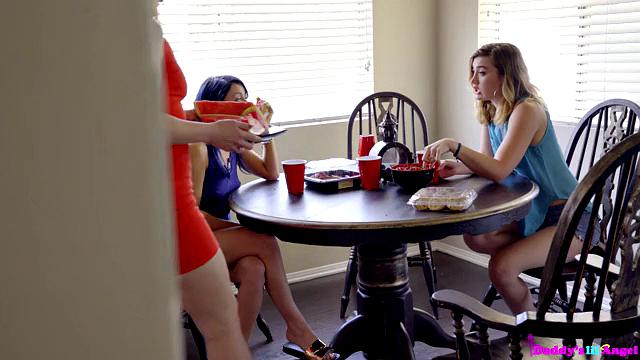 Let Them Watch - S3:E1