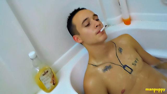 Tristan Sweet and Richard Lennox: Twink Smoking Tease in the Bathtub
